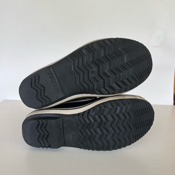 Sorel Youth Caribou Leather Winter Boots in "Buff" Black and Tan , size 7 - Picture 8 of 10